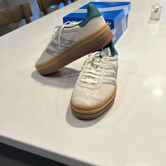 Adidas, Gazelle Bold, women’s - Picture 3 of 3